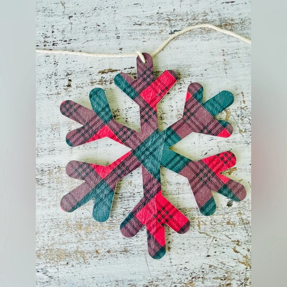 *Tartan Plaid Snowflake Garland